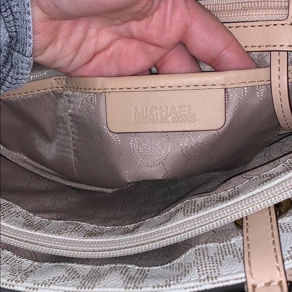 Authentic Michael Kors Purse - Picture 6 of 7